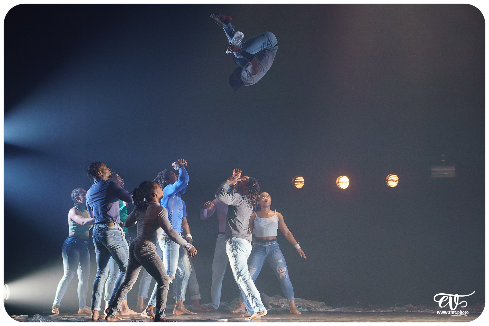 YÉ ! (L'EAU) (CIRCUS BAOBAB)